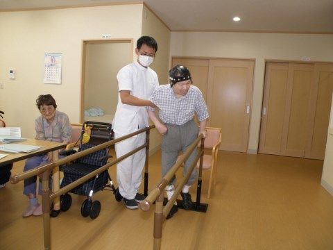 くつろぎの家ハッピー園・ハッピースマイルのリハビリ。少しずつ、ゆっくり無理なく行いますので毎日楽しく行えます。