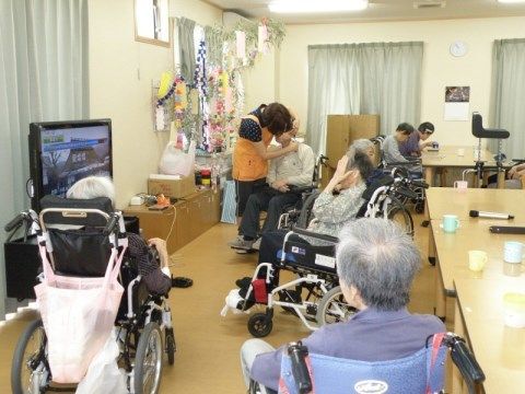 くつろぎの家ハッピー園・ハッピースマイルのレクリエーション。受動的なレクリエーションもございますので、毎日ゆっくりお過ごしいただけます。