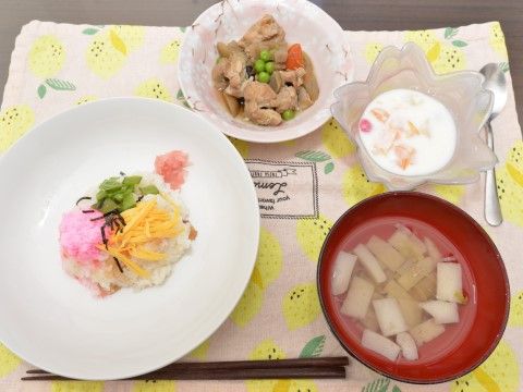 グループホーム城東の中庭。日々の生活にアクセントを持つことが出来るおしゃれで優雅な空間となっております。