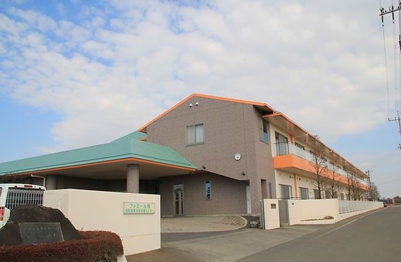 ゆったりとした施設の外観