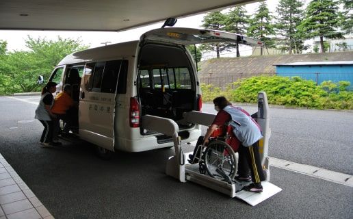 バリアフリー車両乗降シーン
