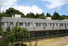 緑豊かな環境の建物