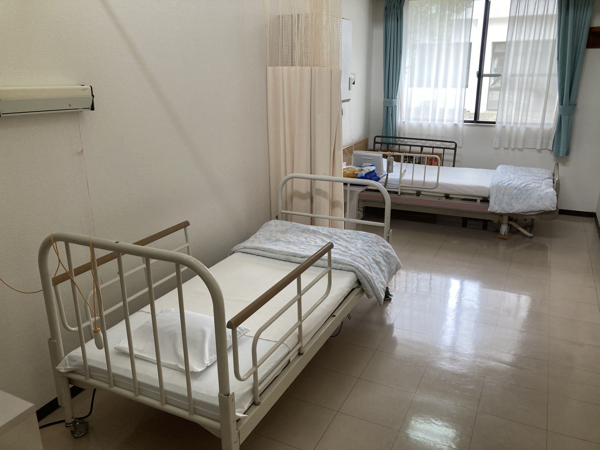 明るい二人部屋