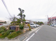 静かな住宅街の角地