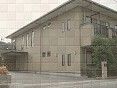 落ち着いた外観の建物