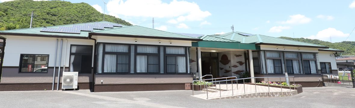 ゆったりとした施設の外観
