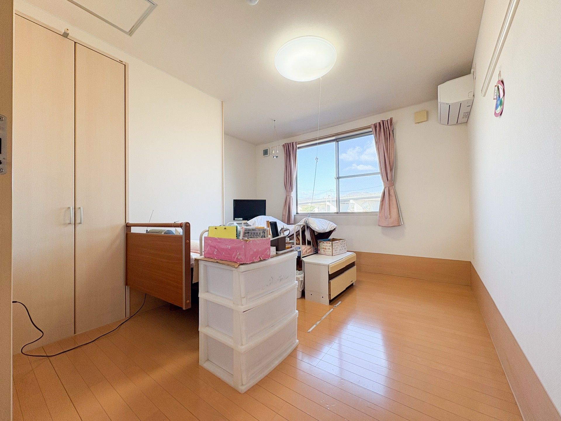 明るい個室の一角