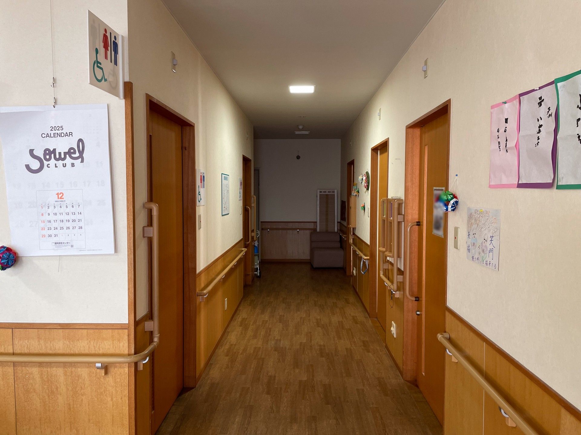 安全な手すり付き廊下