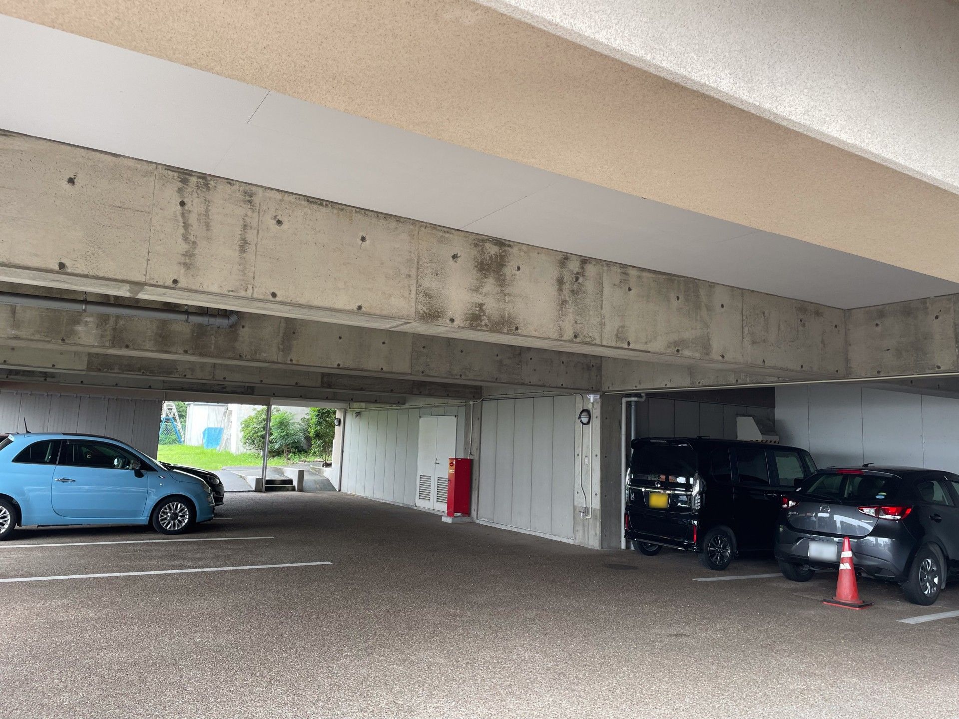 広々とした駐車場