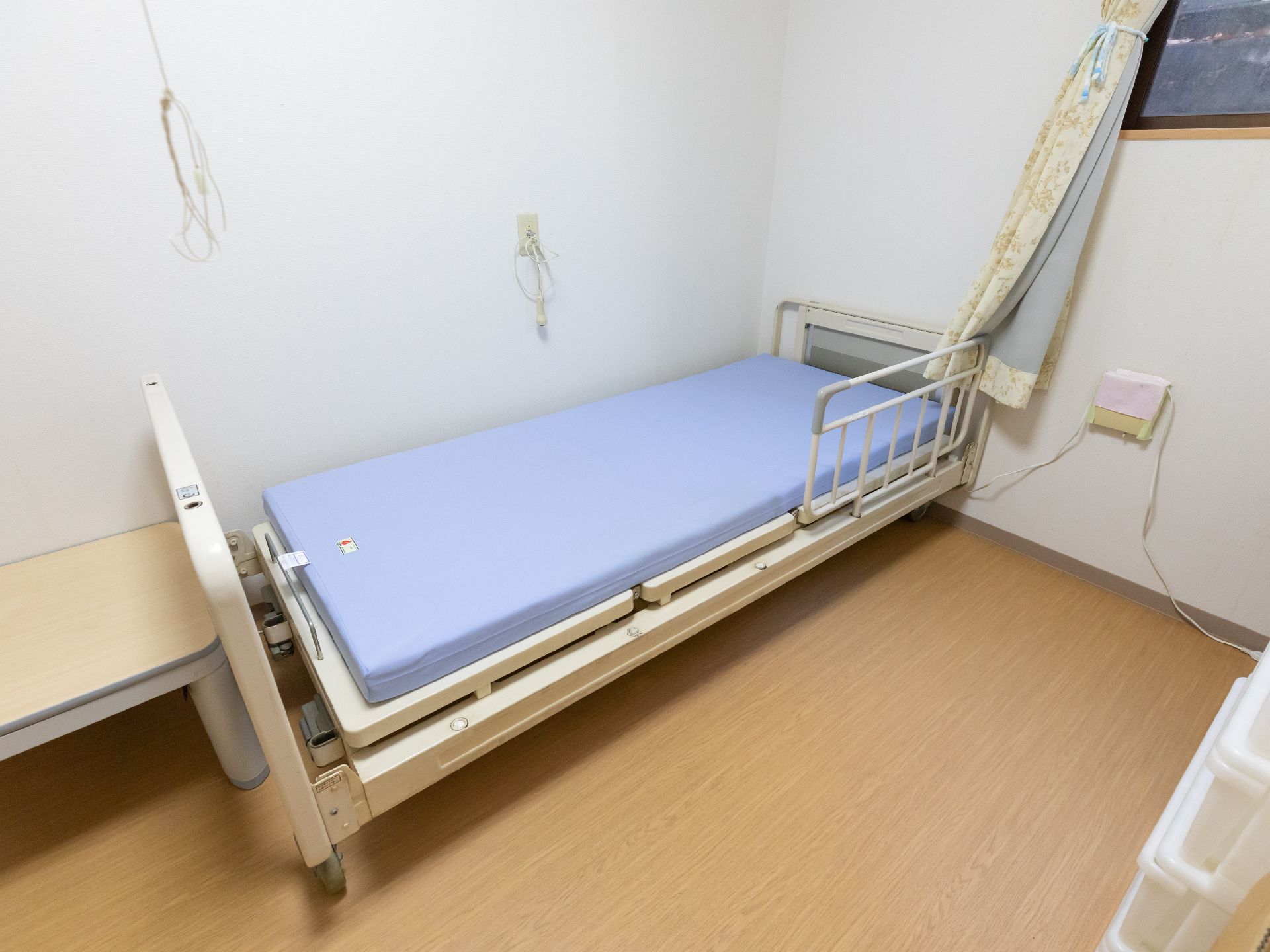 ベッドが設置された居室