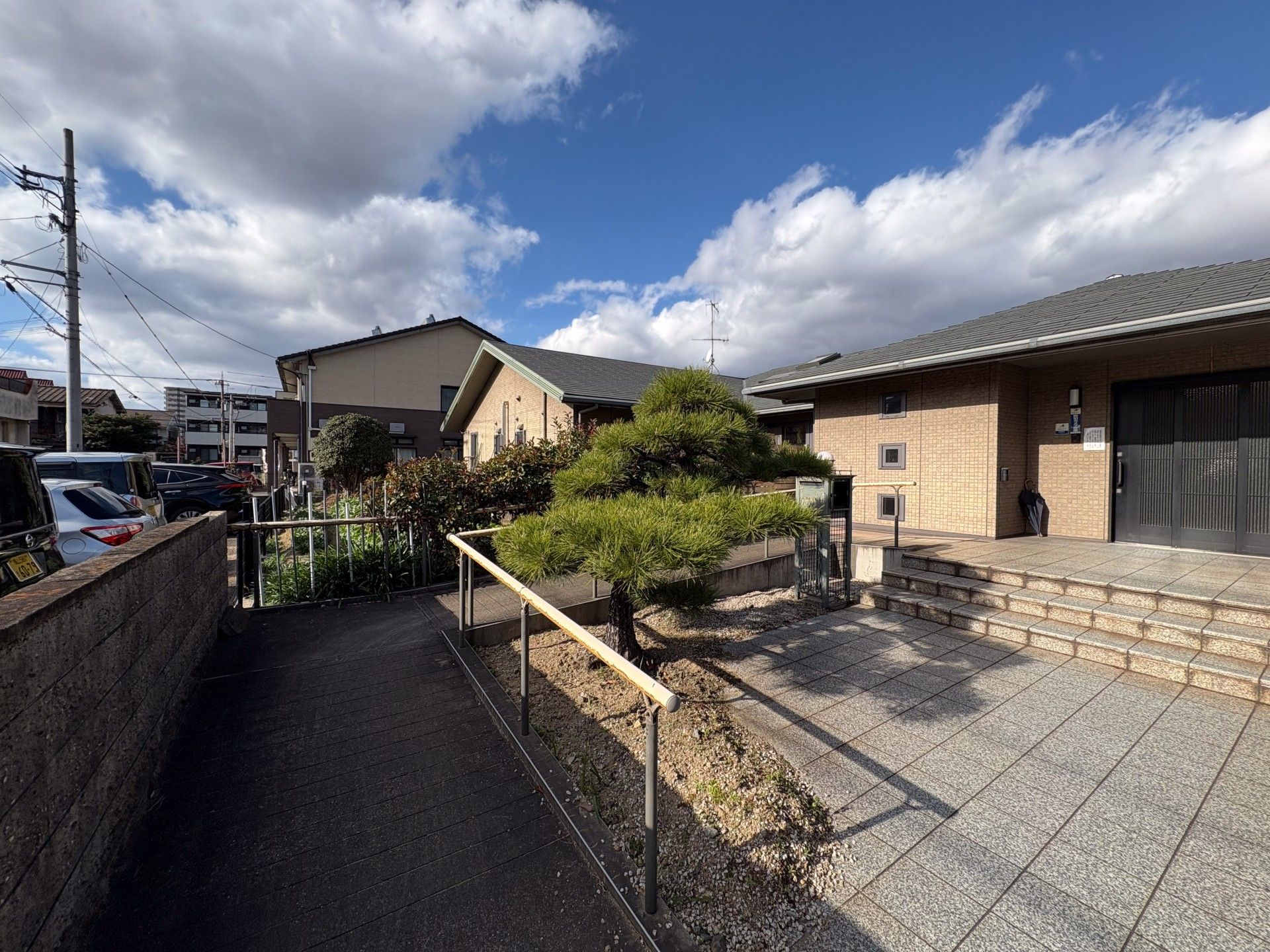 玄関前のスロープ