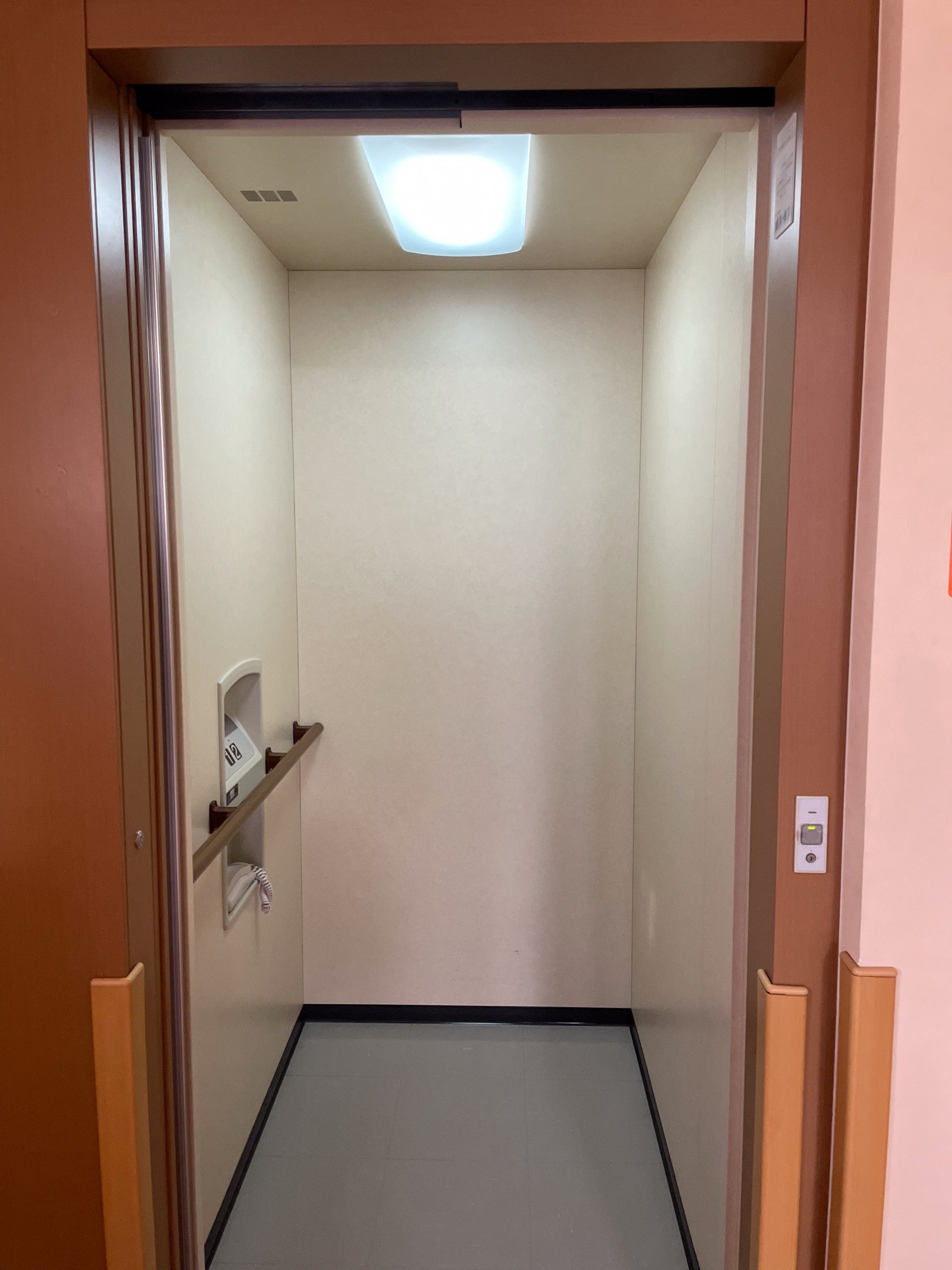 安全な小型エレベーター
