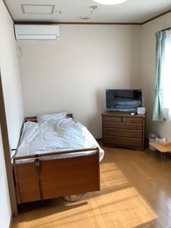 明るい個室の居室