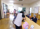 介護施設の居間と活動風景
