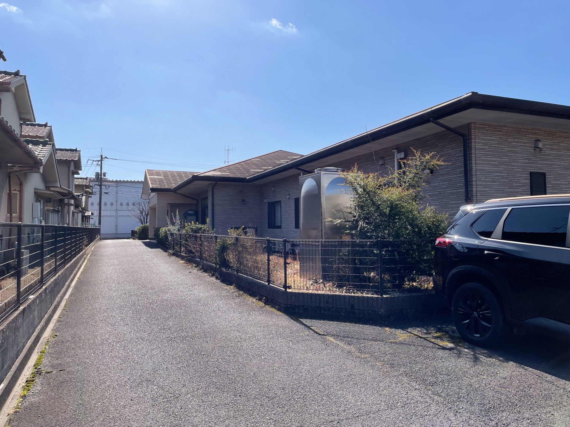 静かな住宅街の建物