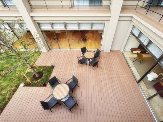 中庭・テラス席