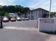 静かな住宅街の道路風景