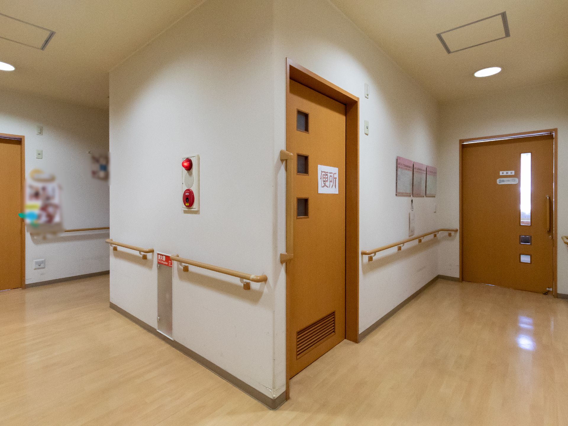 バリアフリー化され、段差がなく幅も広くなっている廊下