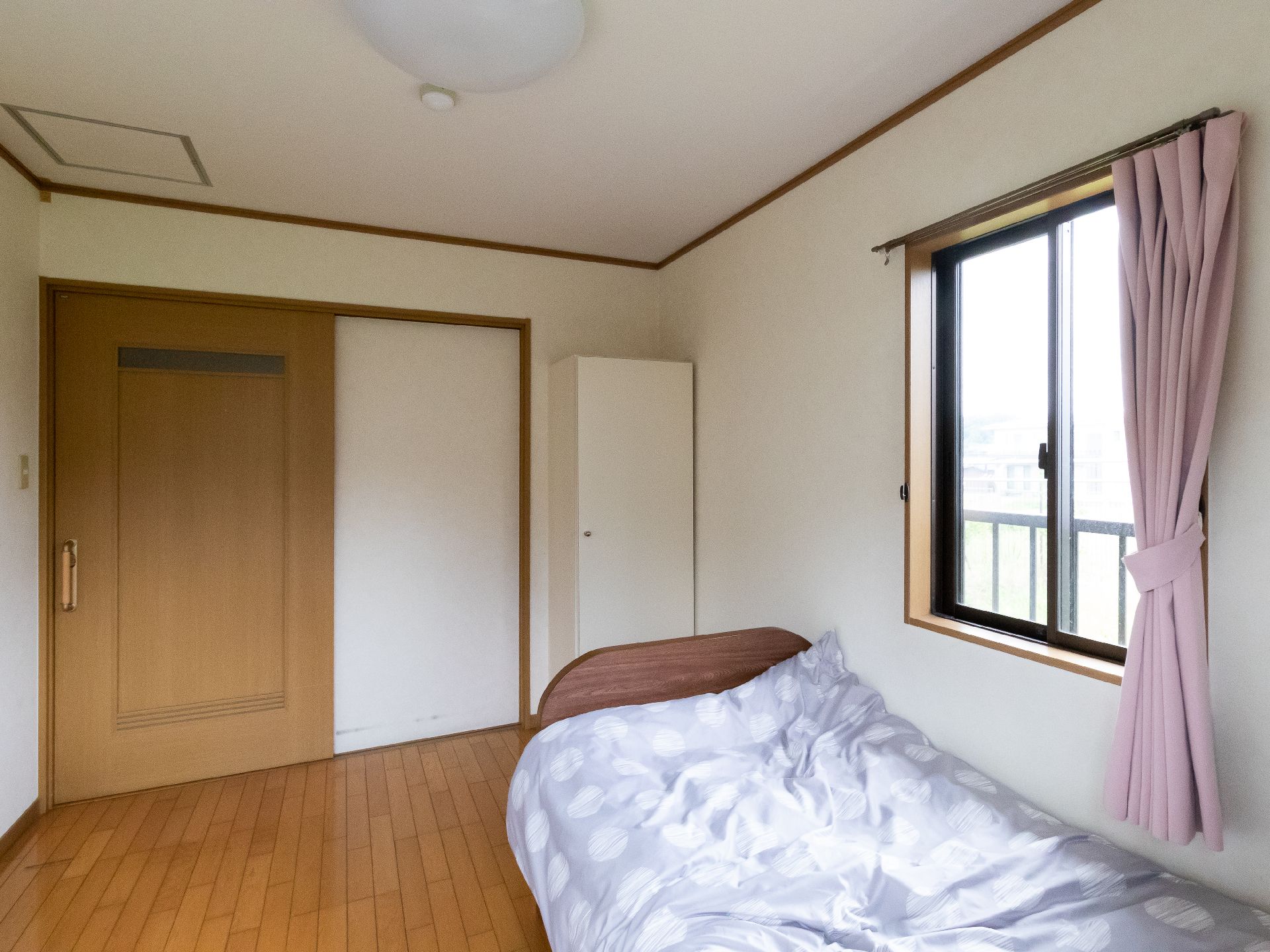 シンプルな設計の居室