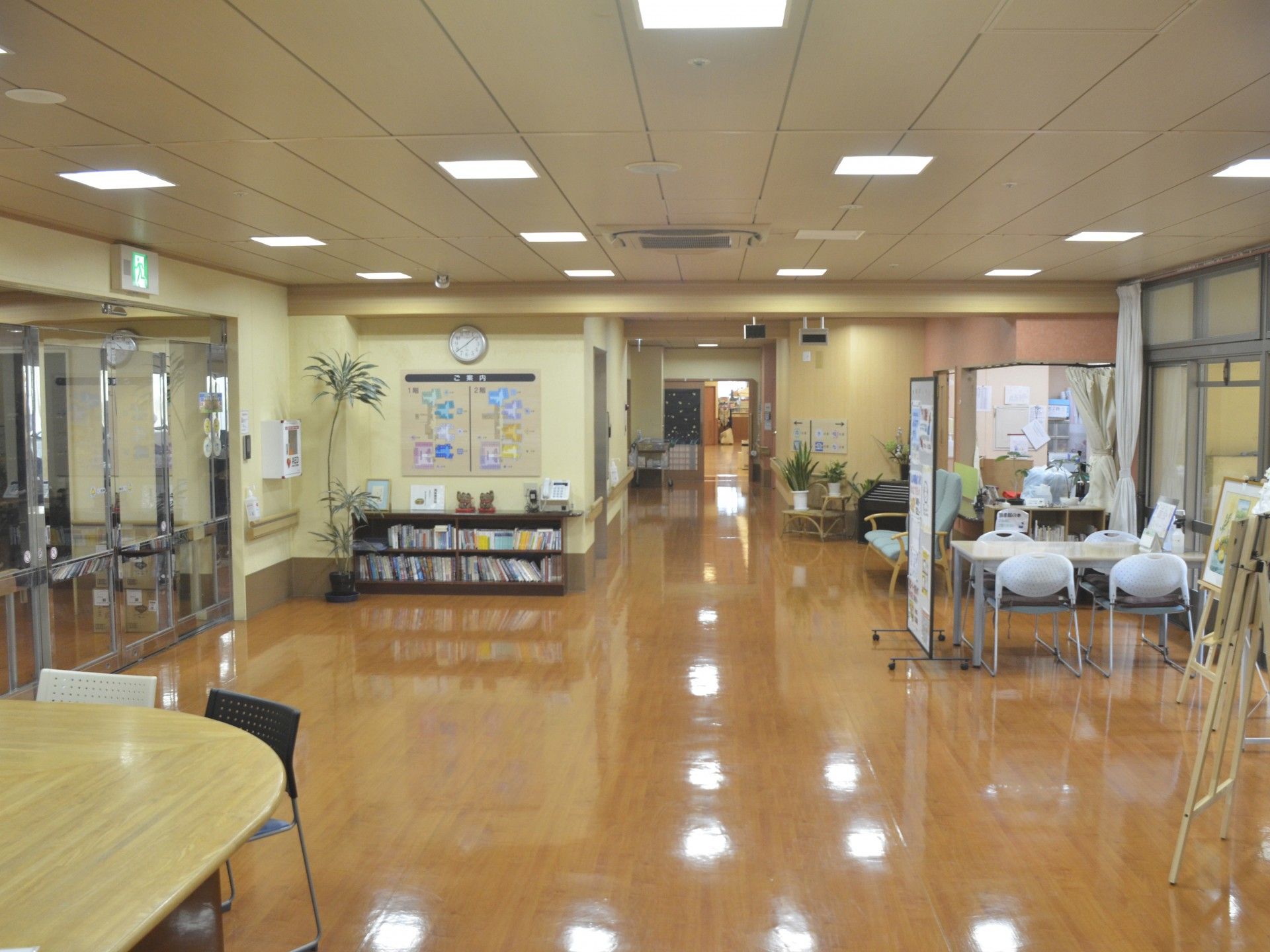 広々とした廊下