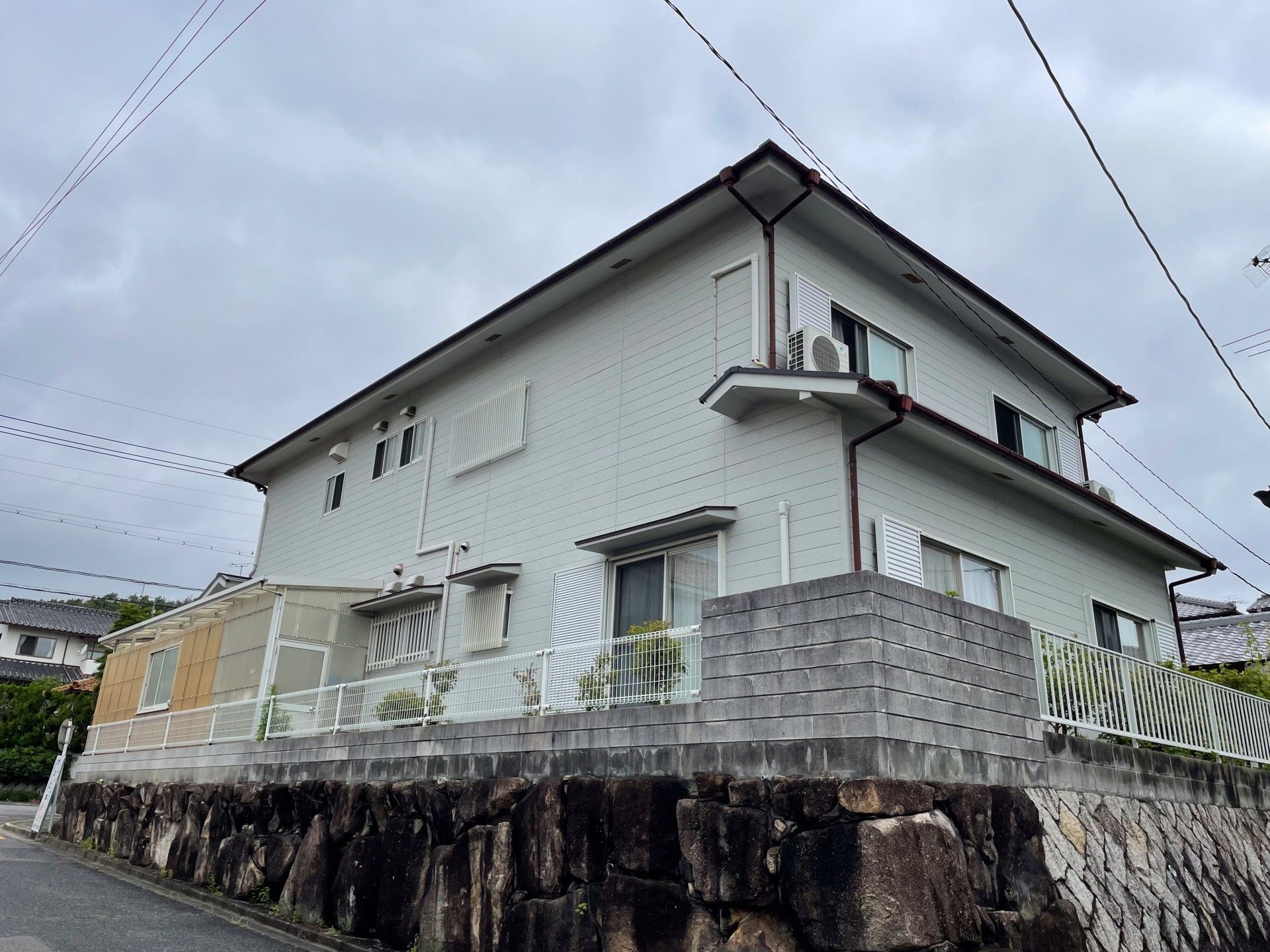 ゆったりとした建物の外観