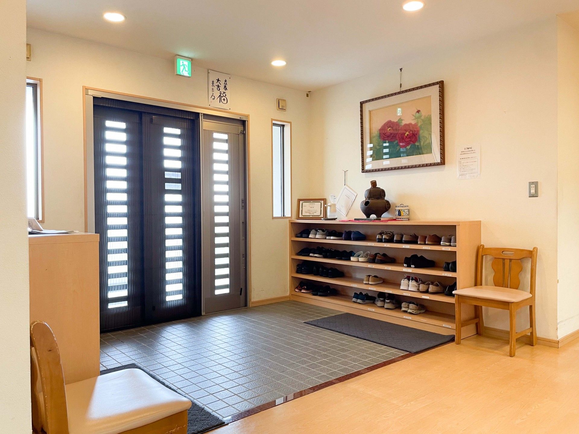 落ち着いた玄関スペース