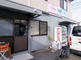 介護施設の外観と駐車場