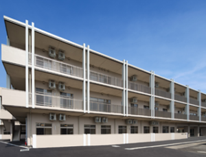 明るく広々とした建物外観