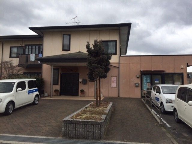 ゆったりとした玄関前