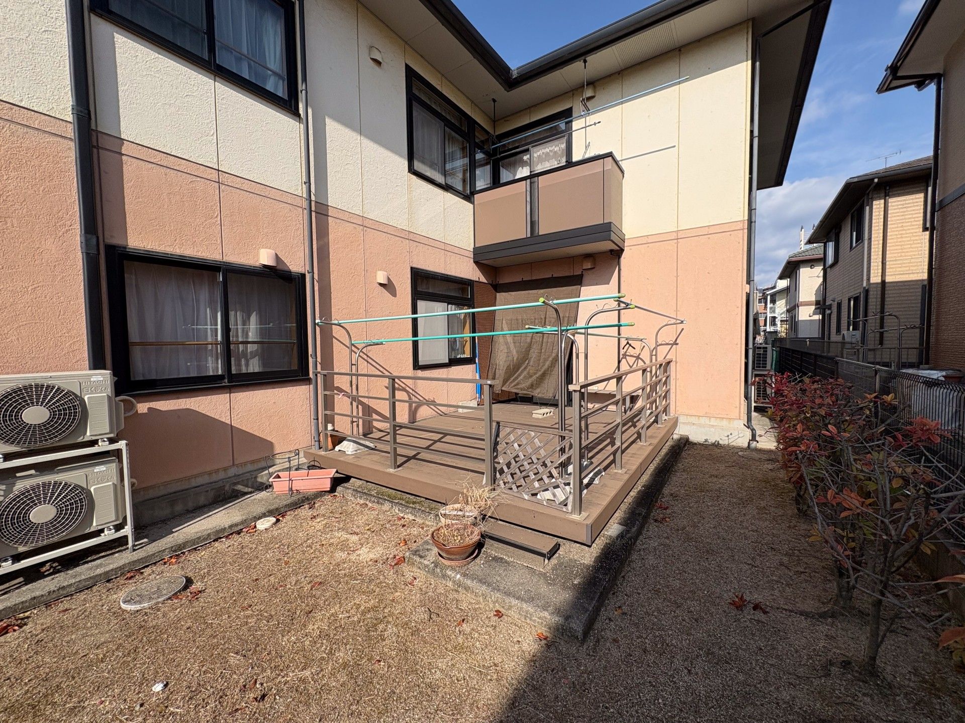 日当たりの良いウッドデッキ