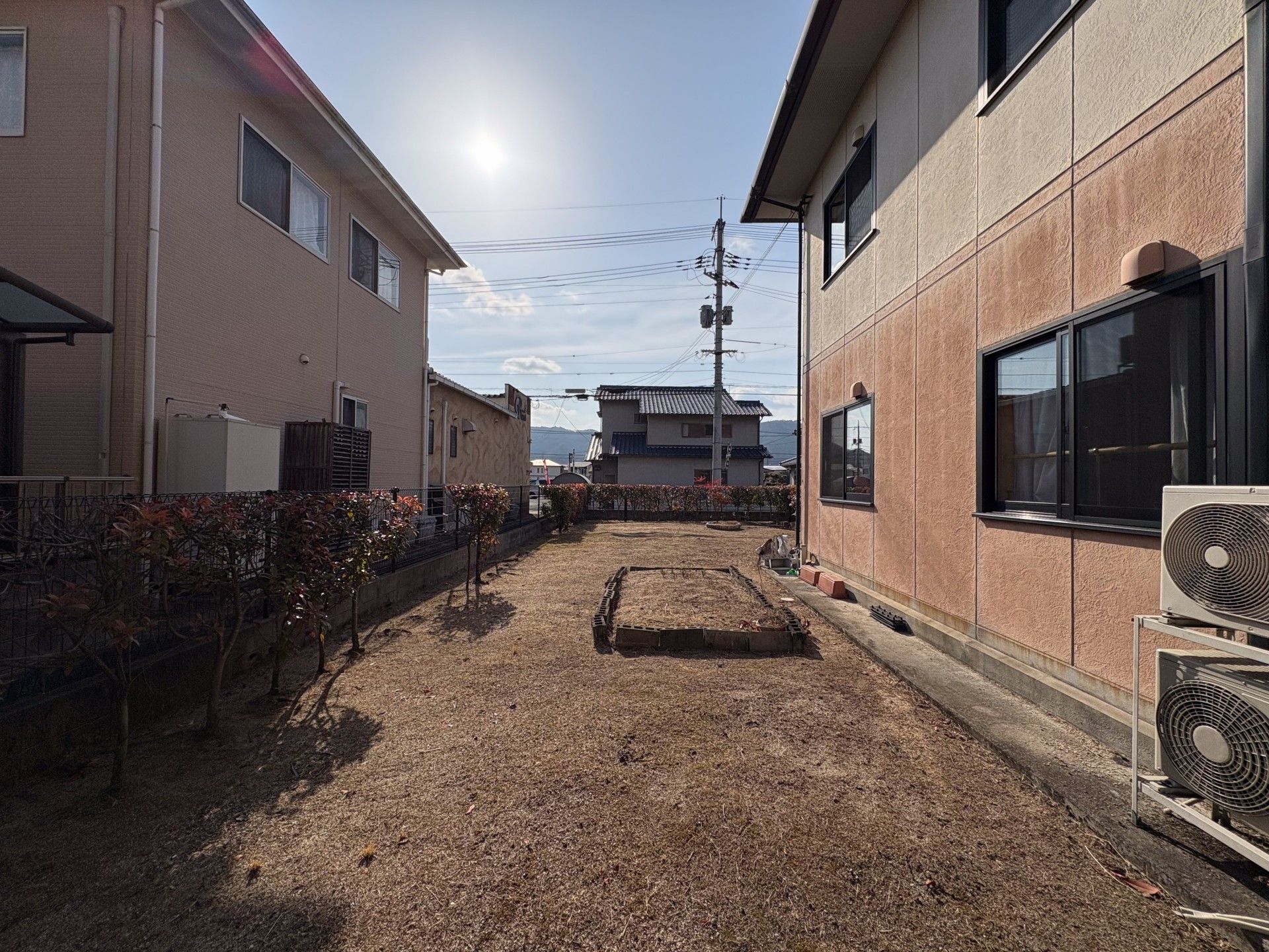 日差しのある庭