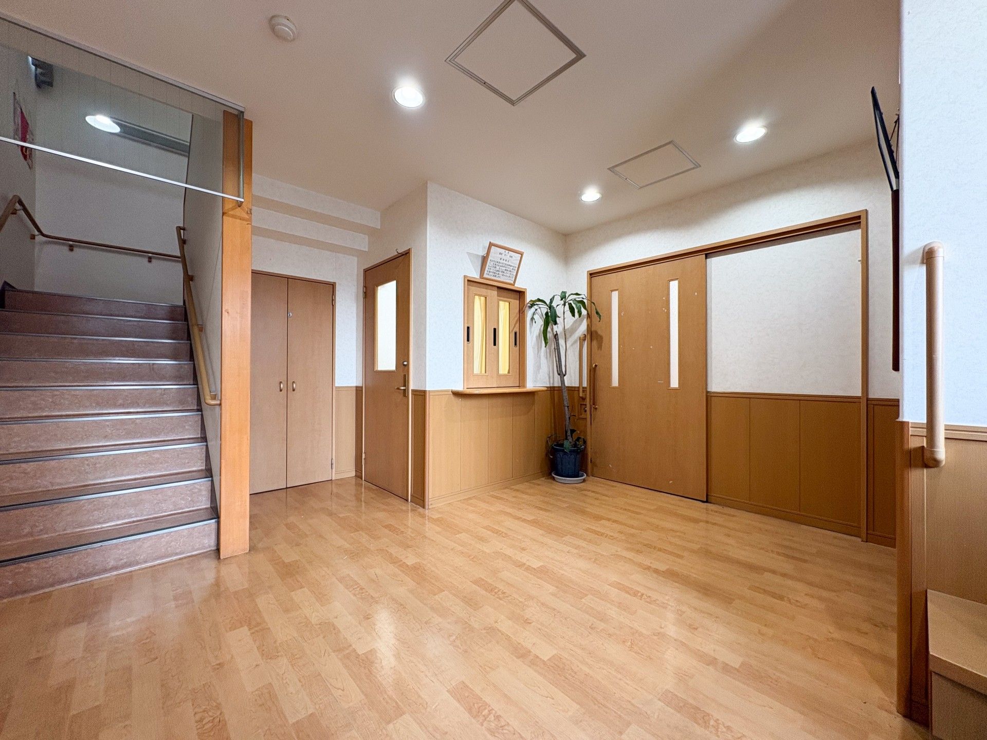階段と廊下の一角