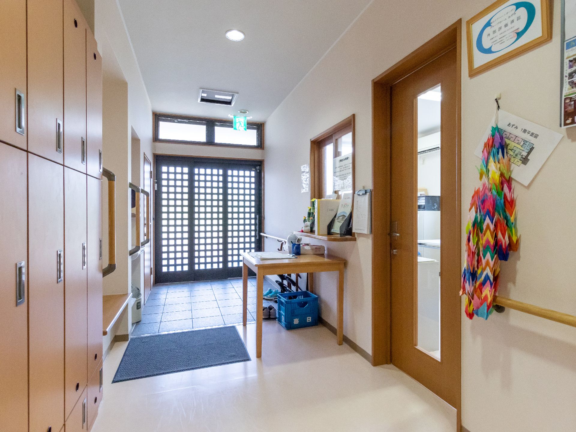 バリアフリー完備で段差がなく、転倒の心配なく通行できる玄関