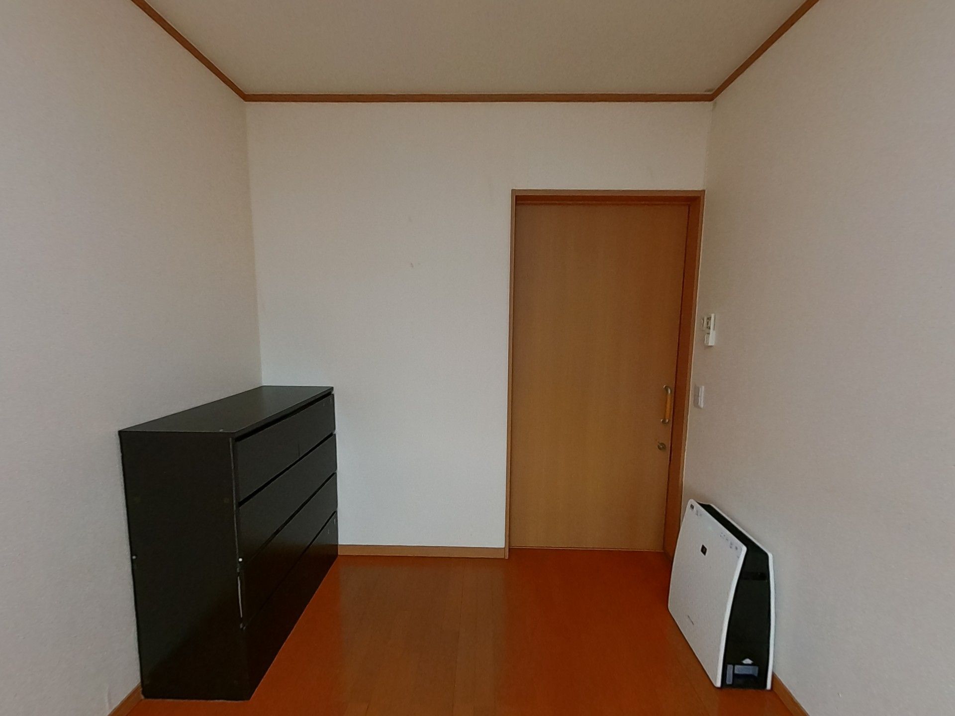 シンプルな居室の一角