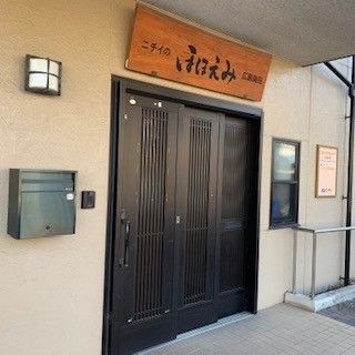 入り口のある建物正面