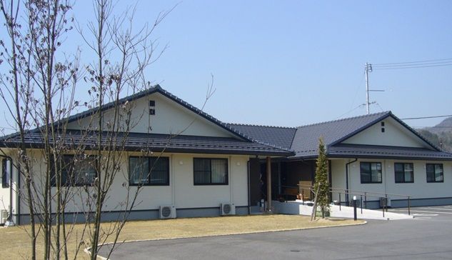 ゆったりとした建物の外観