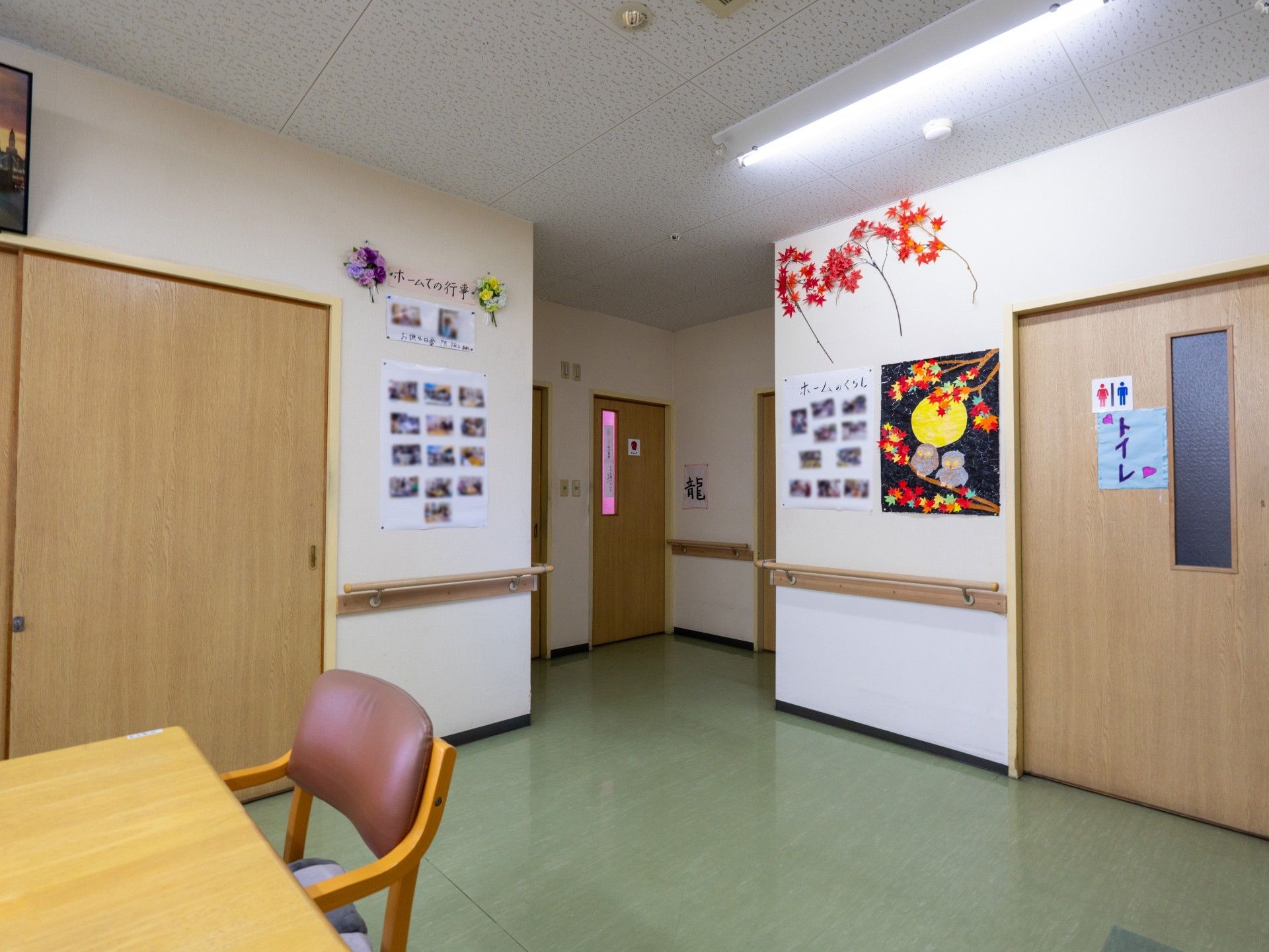 廊下の壁面装飾