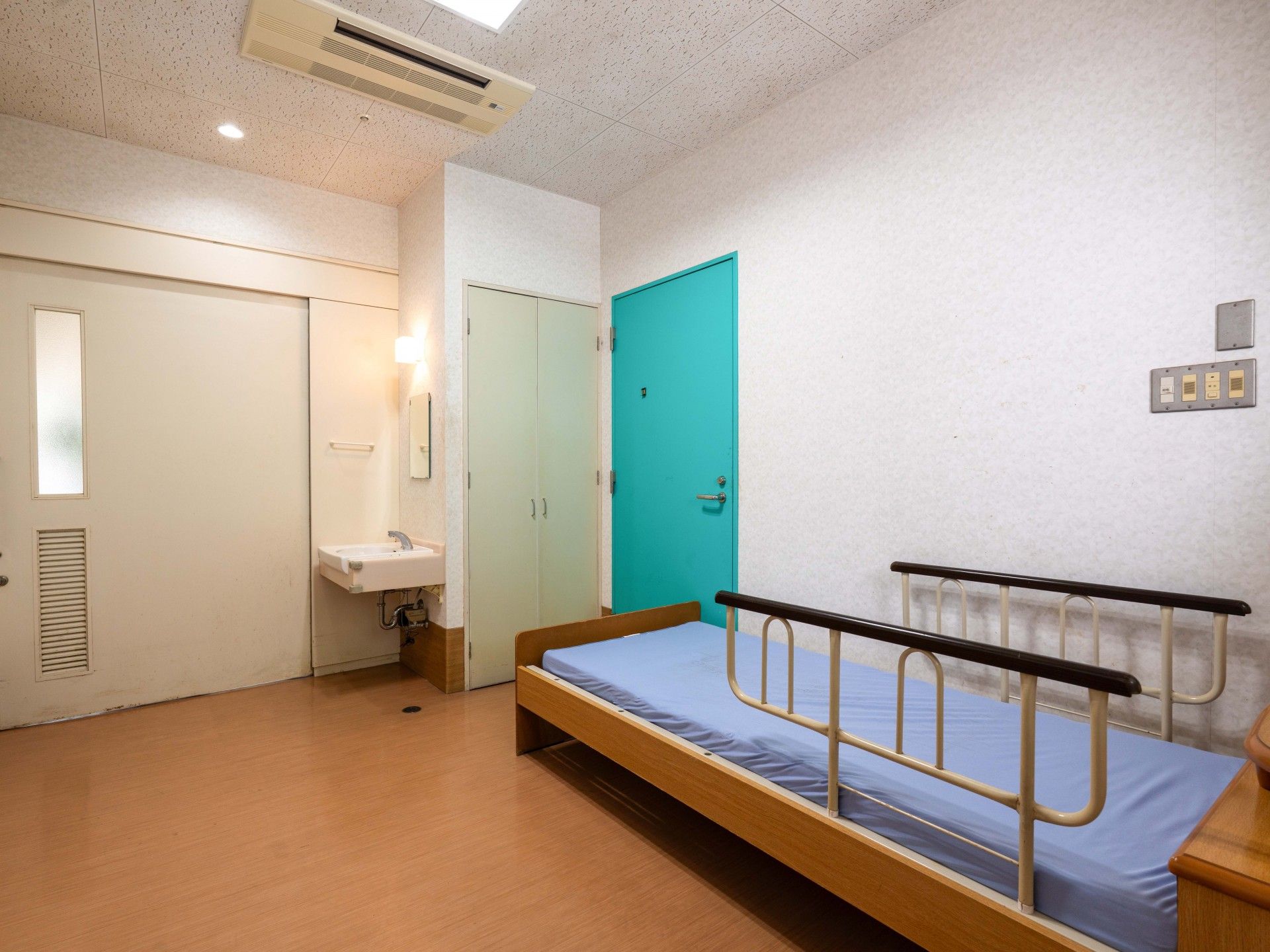 落ち着いた雰囲気の居室