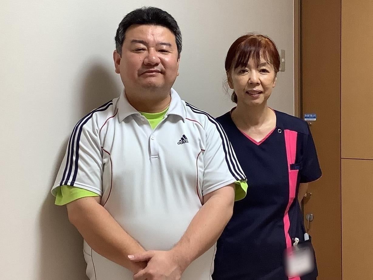 笑顔のスタッフ二人