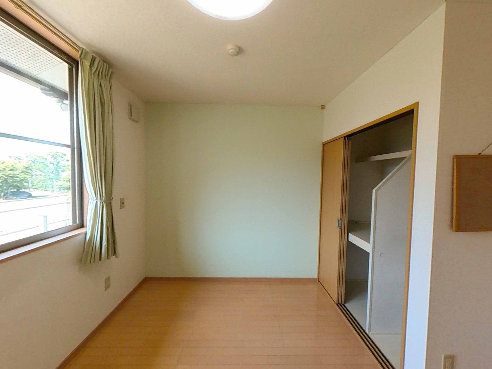 明るい個室の一角