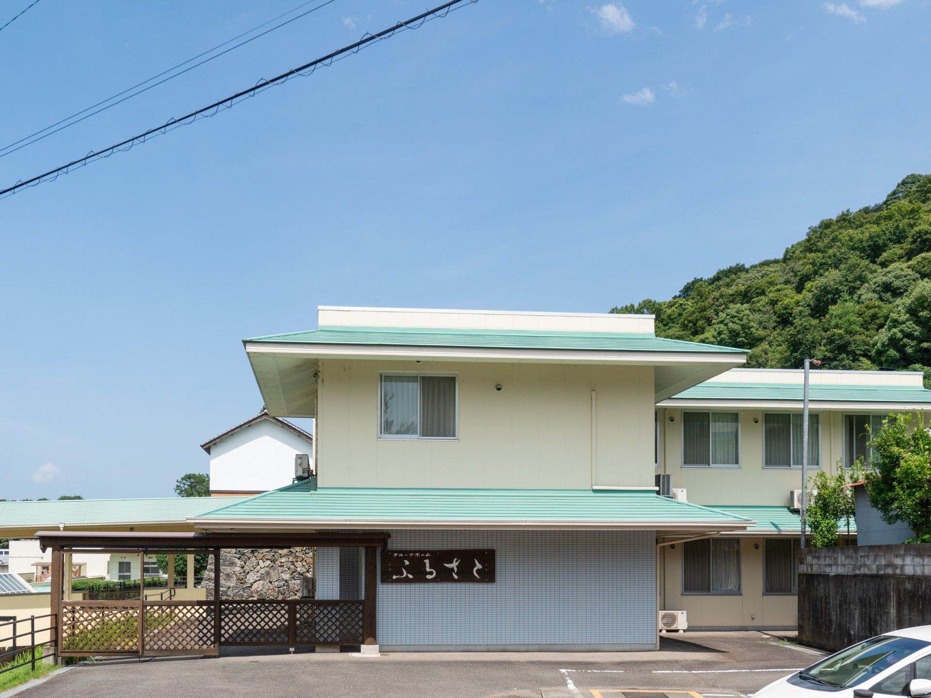 緑豊かな環境の建物