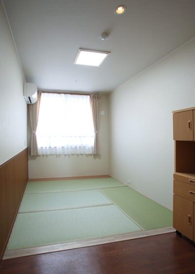 明るく清潔な個室の一角