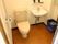 トイレには手洗い場もあり、手すりも設置されている。