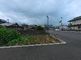 広々とした屋外の通路