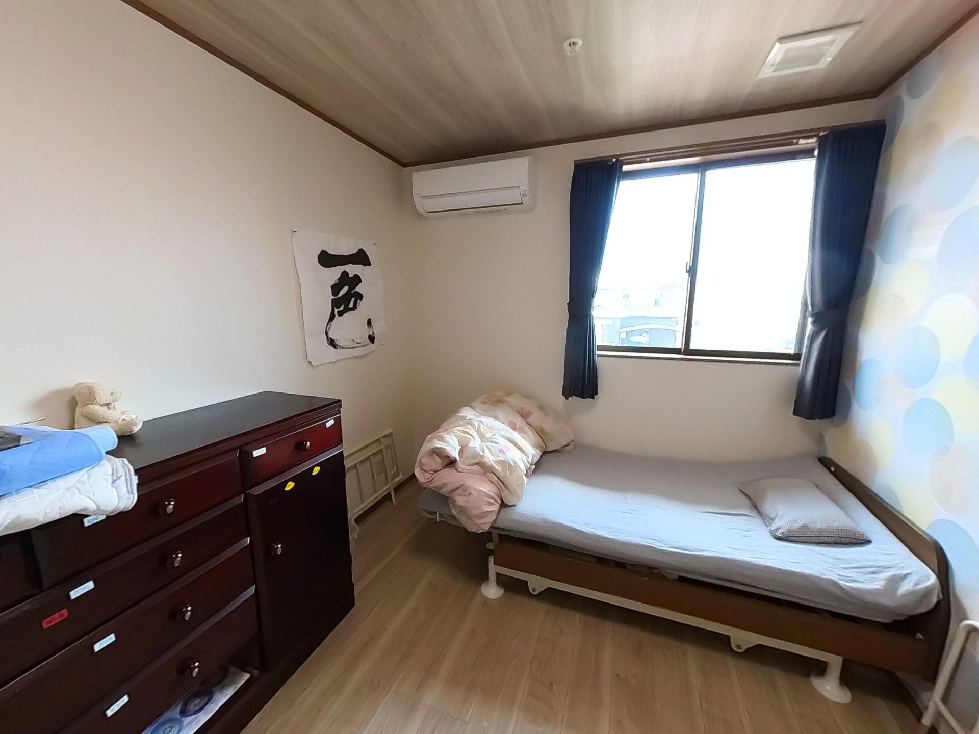 落ち着いた雰囲気の部屋
