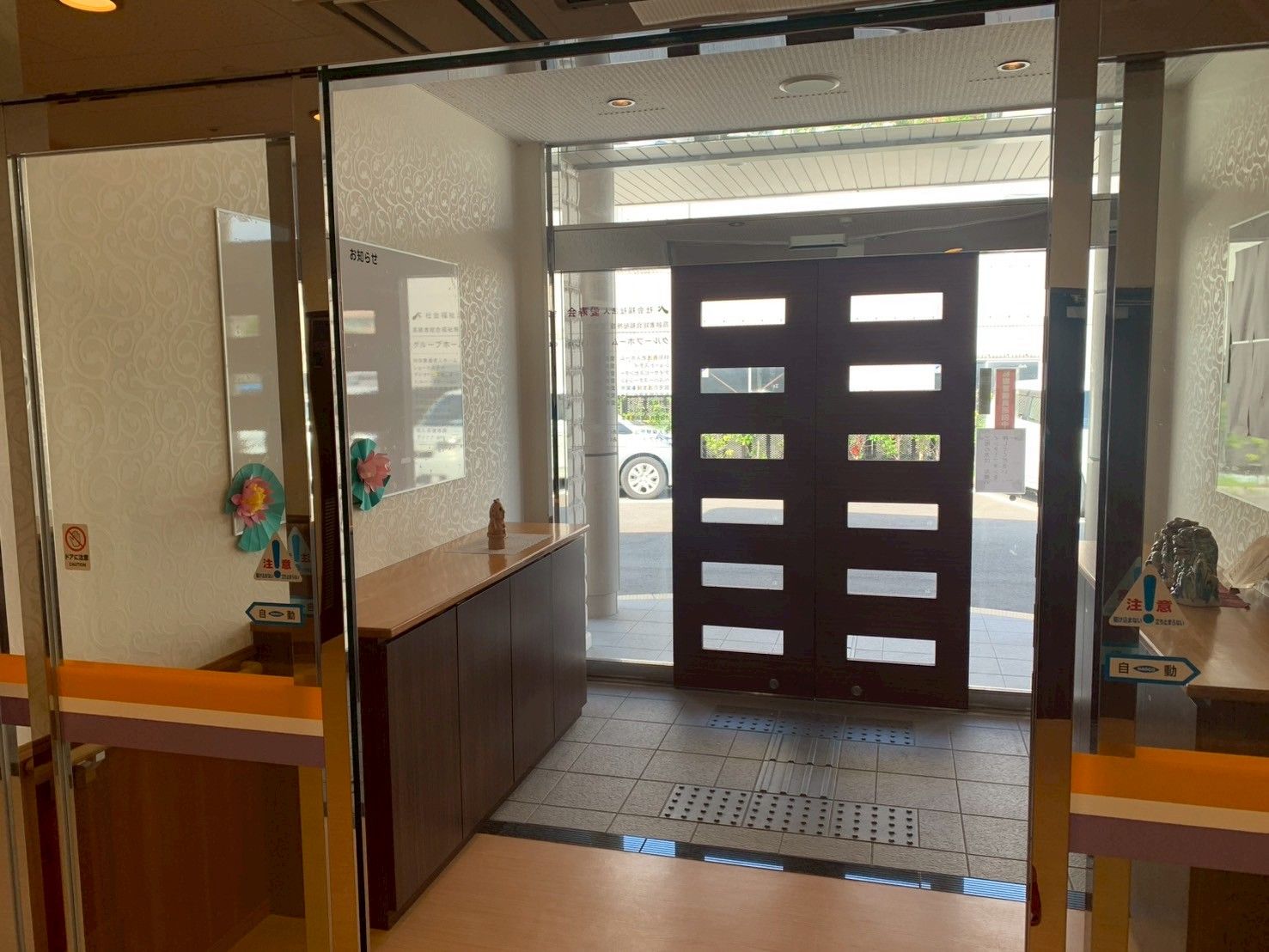 広い玄関の様子