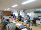 介護施設の居間と廊下