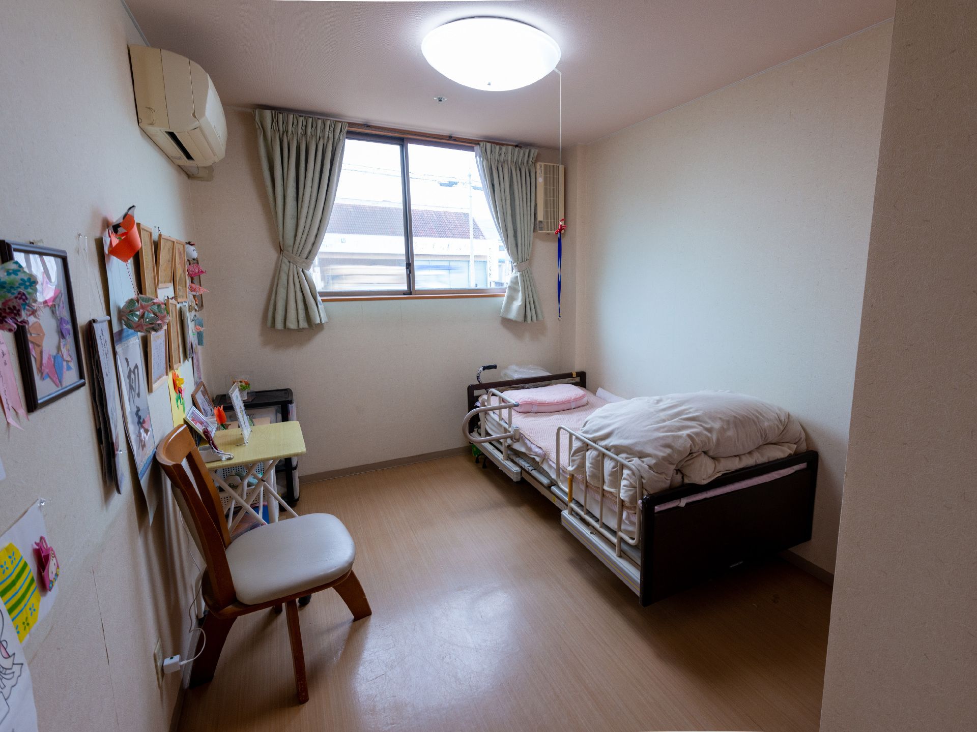 窓が設置された居室