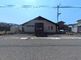 静かな環境の建物外観