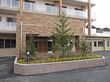 落ち着いた外観の建物